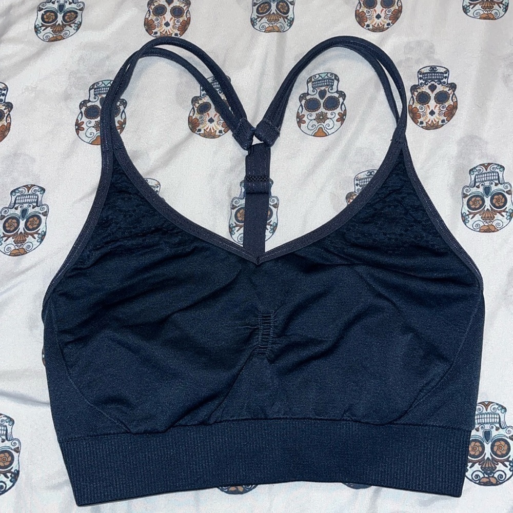 Yogalicious, size Small sports bra with a double strap that is adjustable